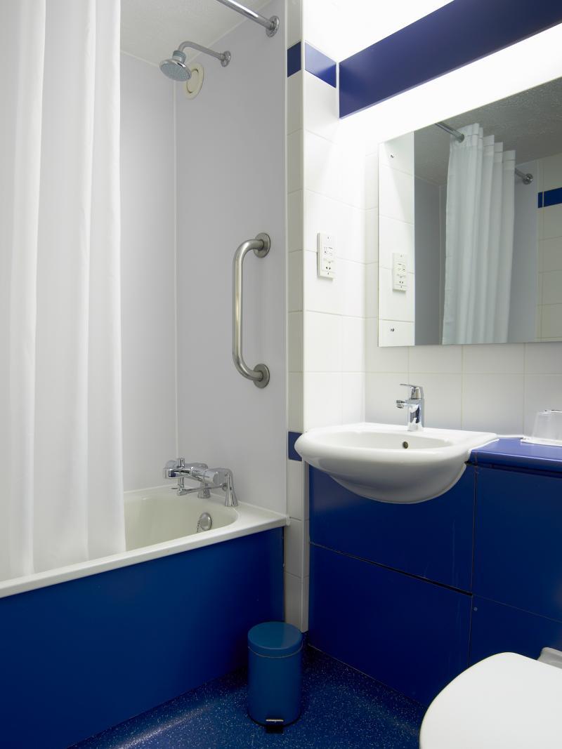 Travelodge London Chessington Tolworth Londres Exterior foto