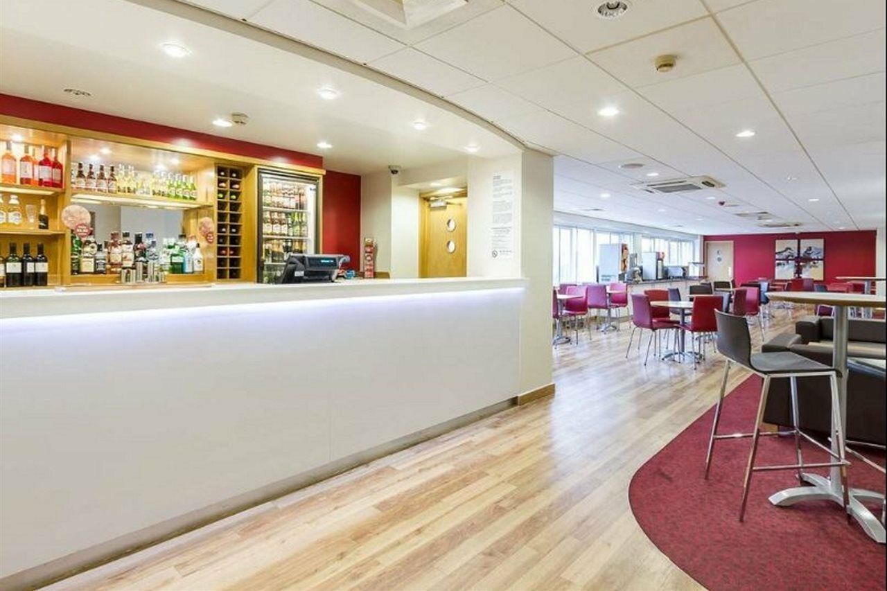 Travelodge London Chessington Tolworth Londres Exterior foto